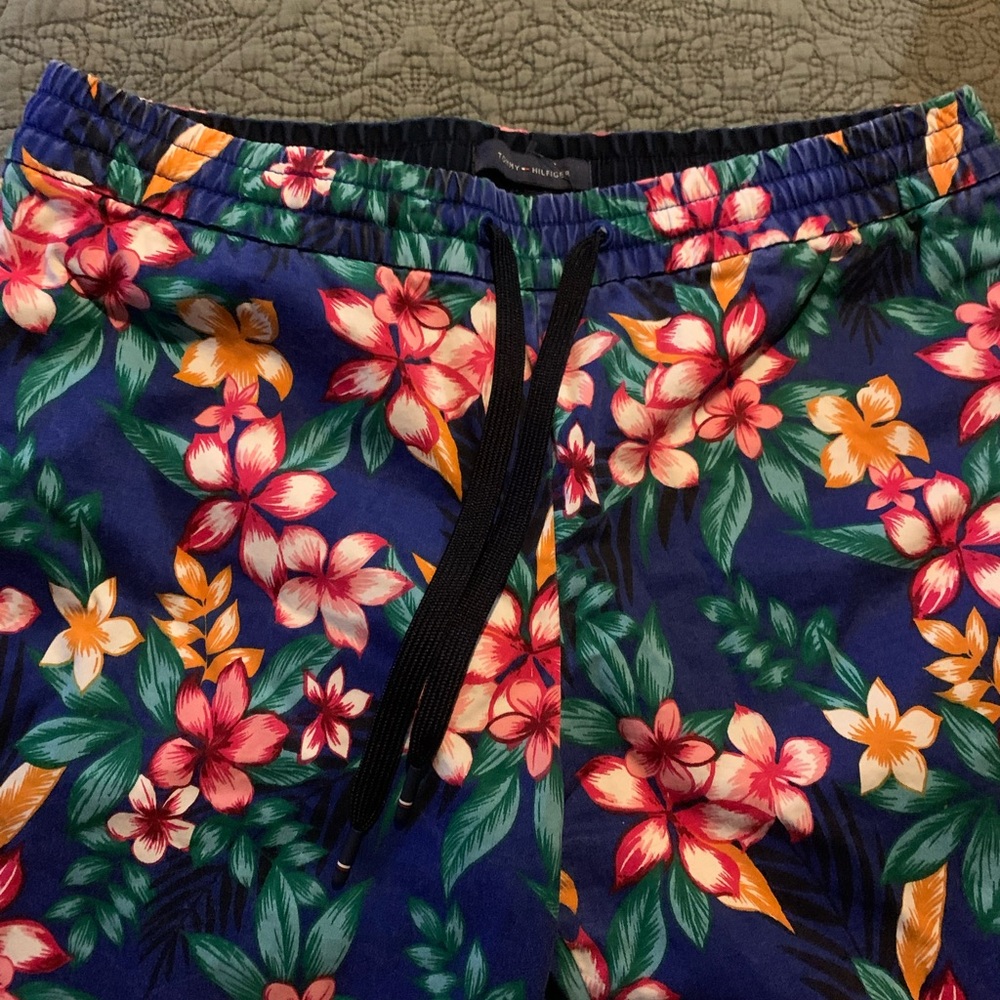 Tommy Hilfiger Floral Multicolor casual Hawaiian 🌺 Shorts men’s Medium - Picture 6 of 12